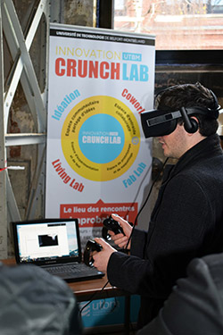 Le conseiller Régional délégué à l'Économie Numérique Bourgogne-Franche-Comté teste une visite du datacenter en réalité virtuelle